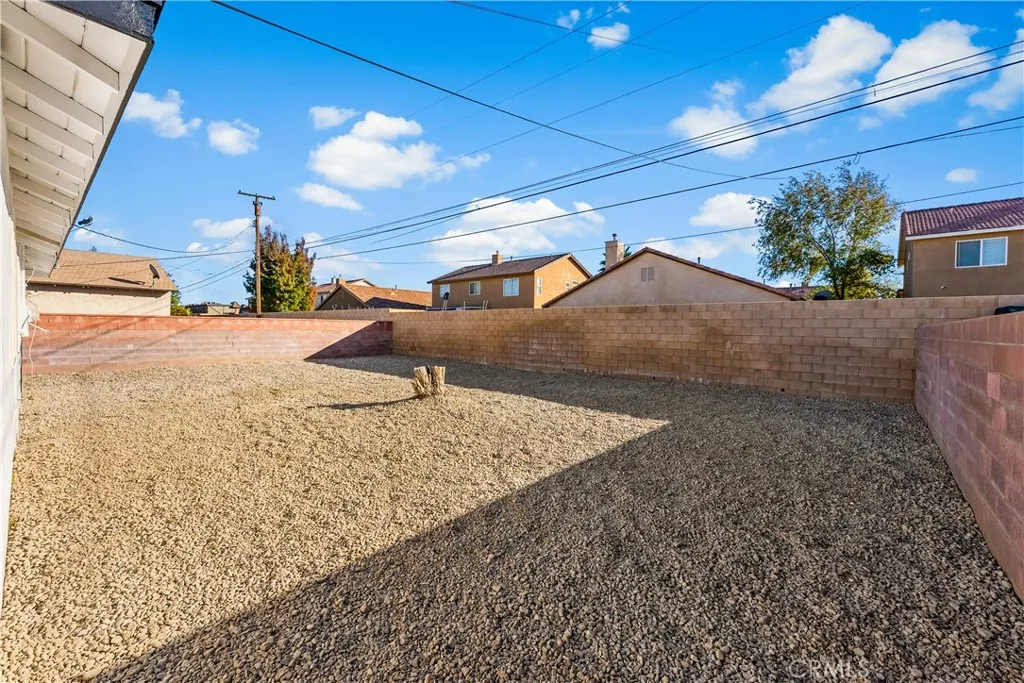 638 W Avenue H, Lancaster, California 93534 home-pic-27